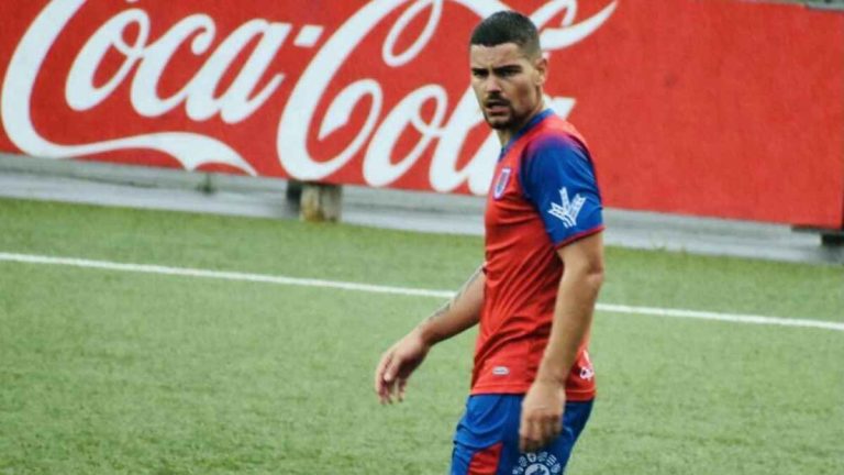 OFICIAL | Adrián Crespo, experiencia para la zaga xerecista