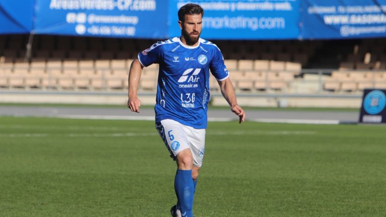 OFICIAL | Antonio Oca seguirá liderando la zaga azulina una temporada más