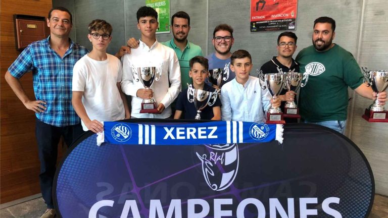La cantera, fútbol sala y el femenino recogen los trofeos de campeones de la temporada 20-21