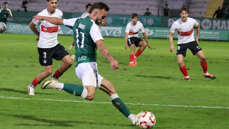 OFICIAL | Fran Viñuela, verticalidad extremeña para el carril diestro del Xerez Deportivo