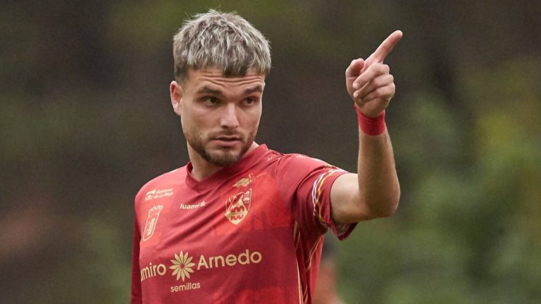 OFICIAL | Julen Ekiza, calidad navarra para la mediapunta azulina