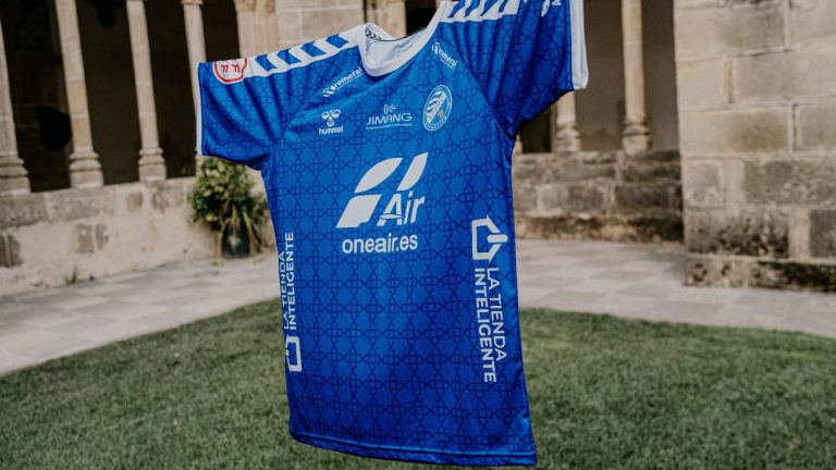 El Xerez Deportivo FC homenajea la cultura andalusí en su primera equipación