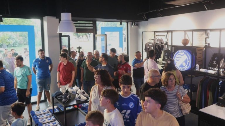 Reinaugurada la tienda oficial del Xerez Deportivo