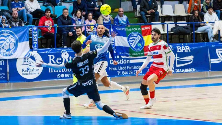 Tres puntos de distancia en un partido de diez