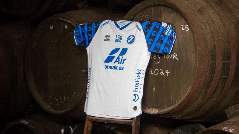 El Xerez Deportivo homenajea a su ciudad de Jerez en la segunda equipación de la temporada 2025-26