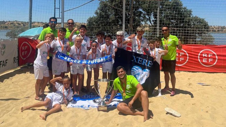 El Xerez Roansa alevín, campeón de España de fútbol playa