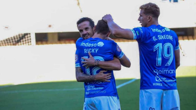 CRÓNICA | Victoria para mantener vivaslas opciones de permanencia (2-1)