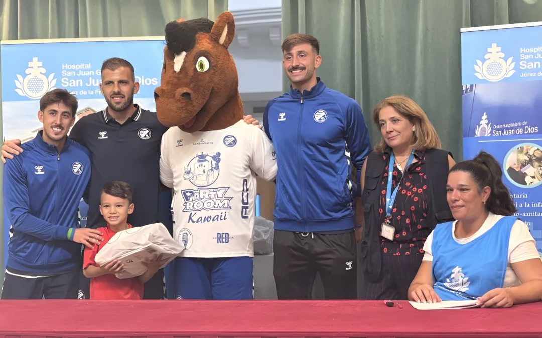 El Xerez Deportivo colabora con la Obra Social San Juan Grande en la vuelta al cole