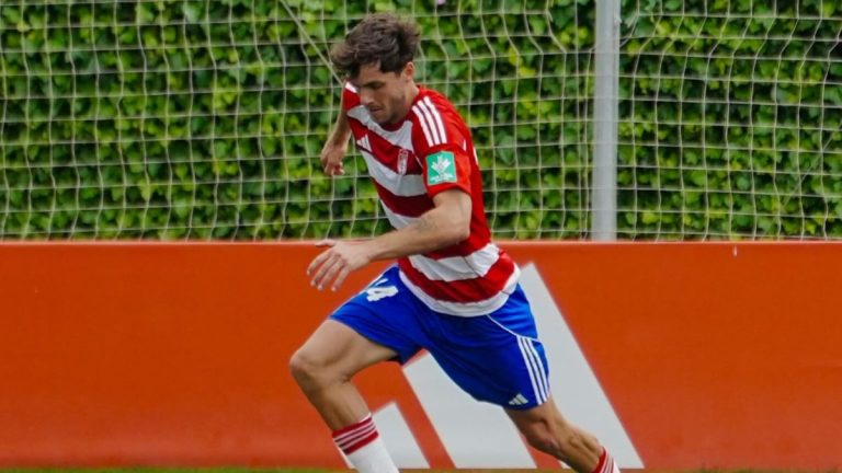 Sergi Barjuán, contundencia y salida de balón para la zaga azulina