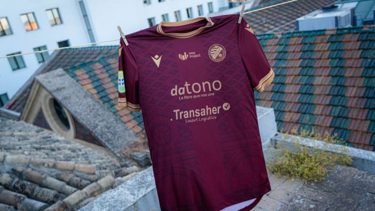 El Xerez Deportivo FC homenajea al Mercado Central y a Jerez, Capital Gastronómica, en su nueva camiseta