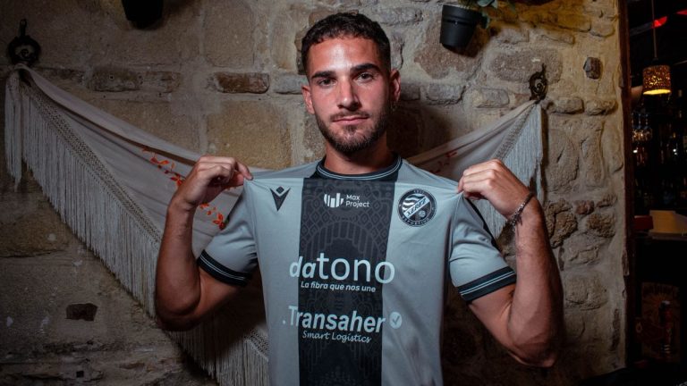 El Xerez Deportivo FC presenta una equipación inspirada en la Feria del Caballo