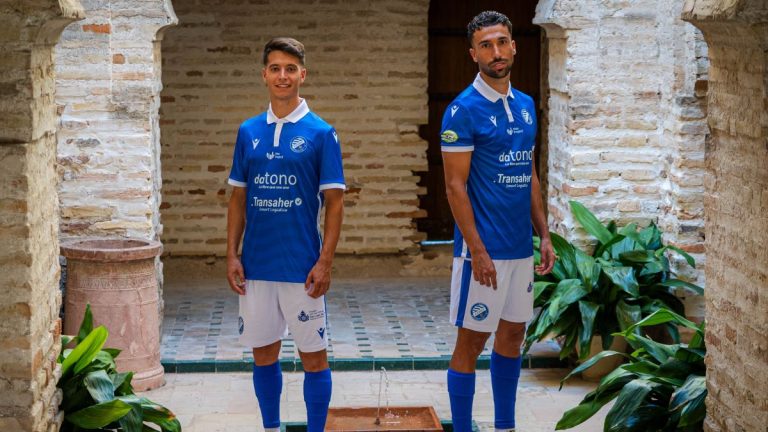 El Xerez Deportivo FC presenta su primera equipación inspirada en la historia y el escudo de Jerez