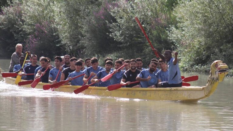 El Xerez Deportivo disfruta de una jornada lúdica en Puerto de Jerez Kayak