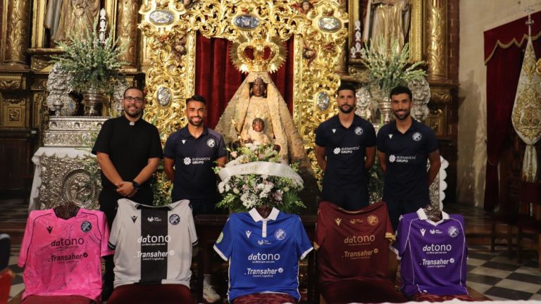 El Xerez Deportivo FC inaugura la Novena de la Virgen de la Merced con su tradicional ofrenda floral